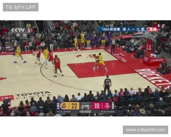 [NBA]八村塁晃飞杜兰特 突破篮下灌筐得手.